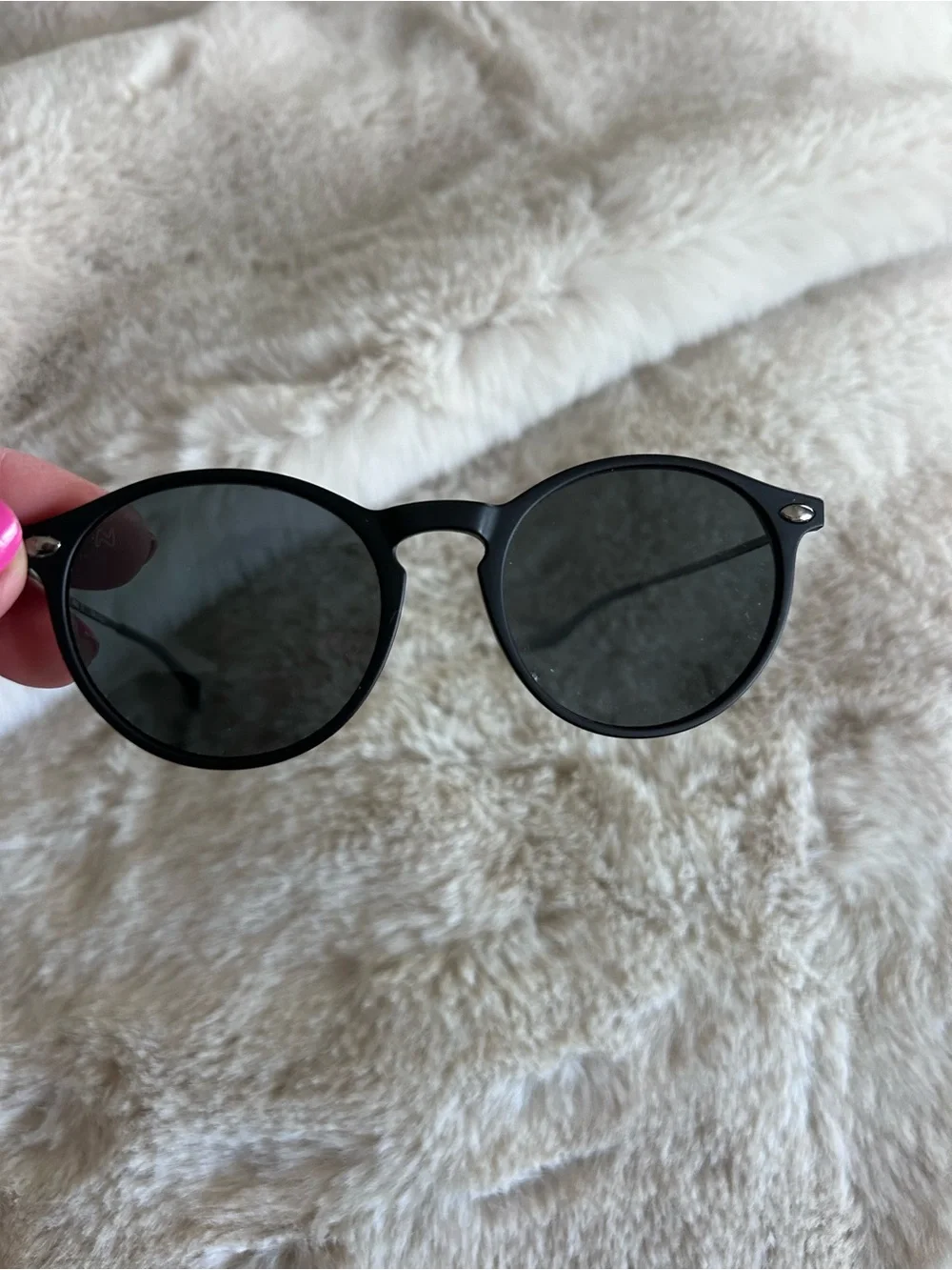 Women’s Black Round Sunglasses with Gray Lenses Polarized Lightweight